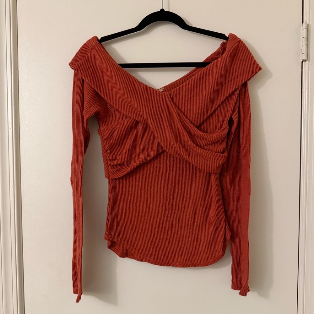 Free People - Off the shoulder twist top in Auburn - Size M